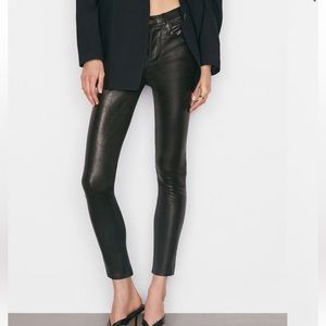 FRAME Le Skinny de Jeanne Leather Pant
in Washed Black